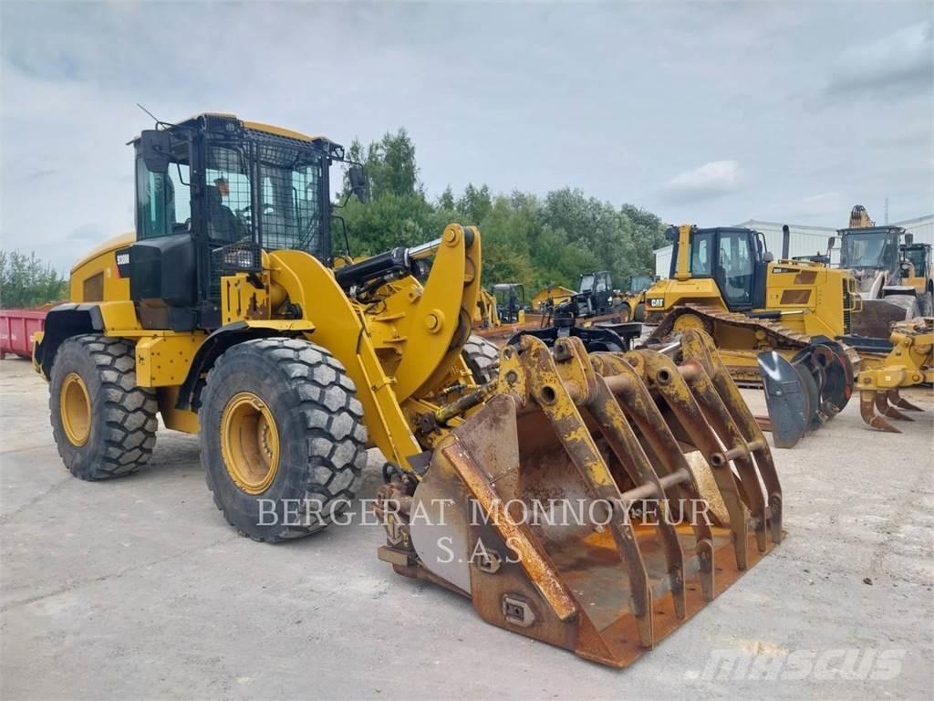 CAT 930M Kolesni nakladalci