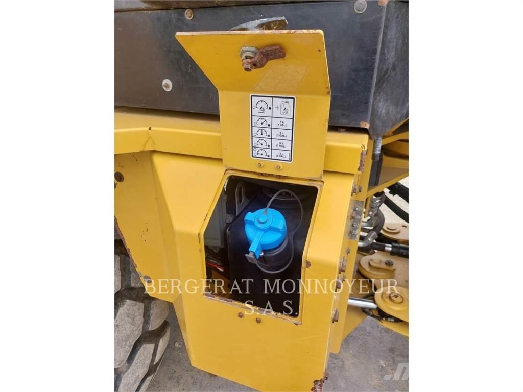 CAT 930M Kolesni nakladalci