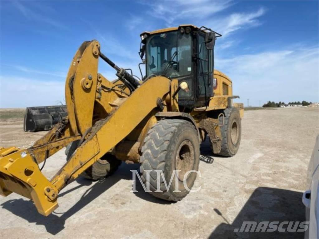 CAT 930M Kolesni nakladalci