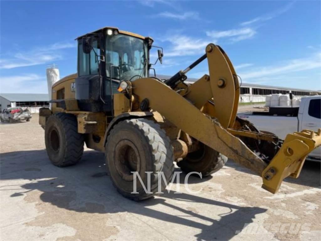 CAT 930M Kolesni nakladalci