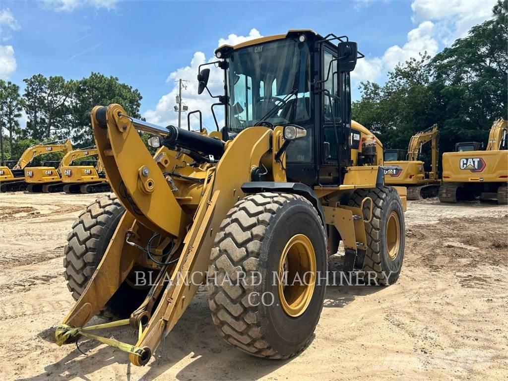 CAT 930M Kolesni nakladalci