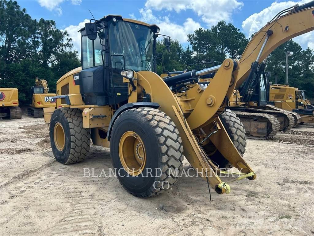 CAT 930M Kolesni nakladalci
