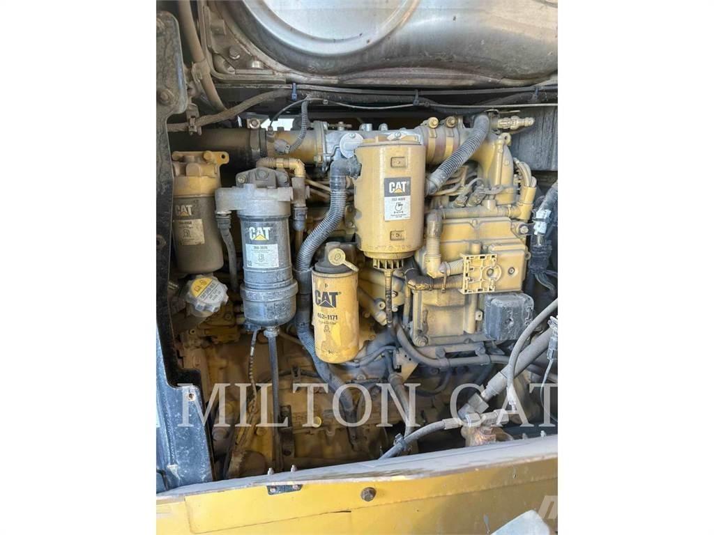 CAT 930M Kolesni nakladalci