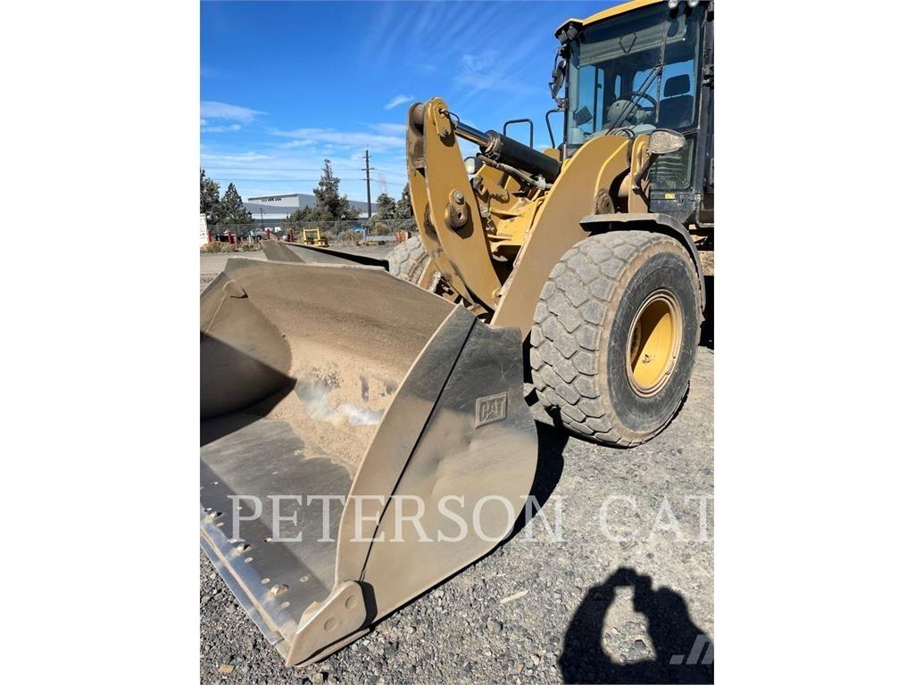 CAT 930M Kolesni nakladalci