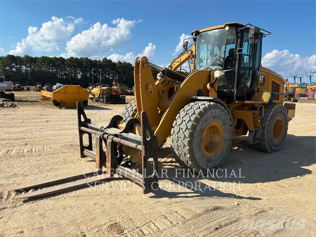CAT 930M Kolesni nakladalci