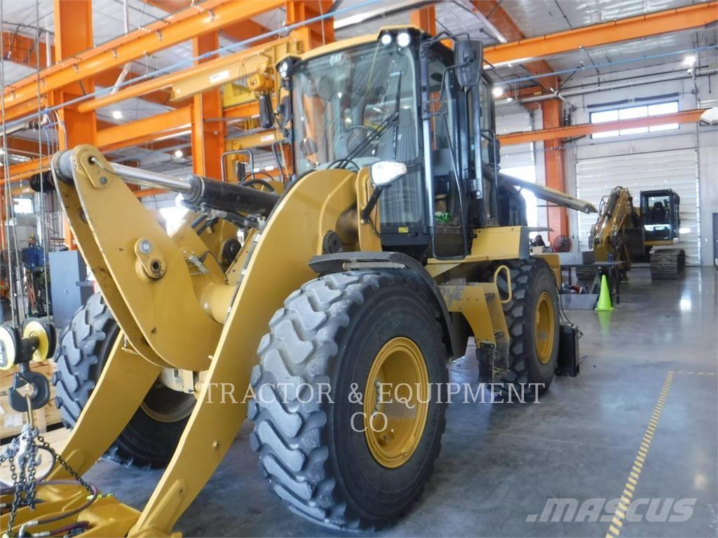 CAT 930M Kolesni nakladalci