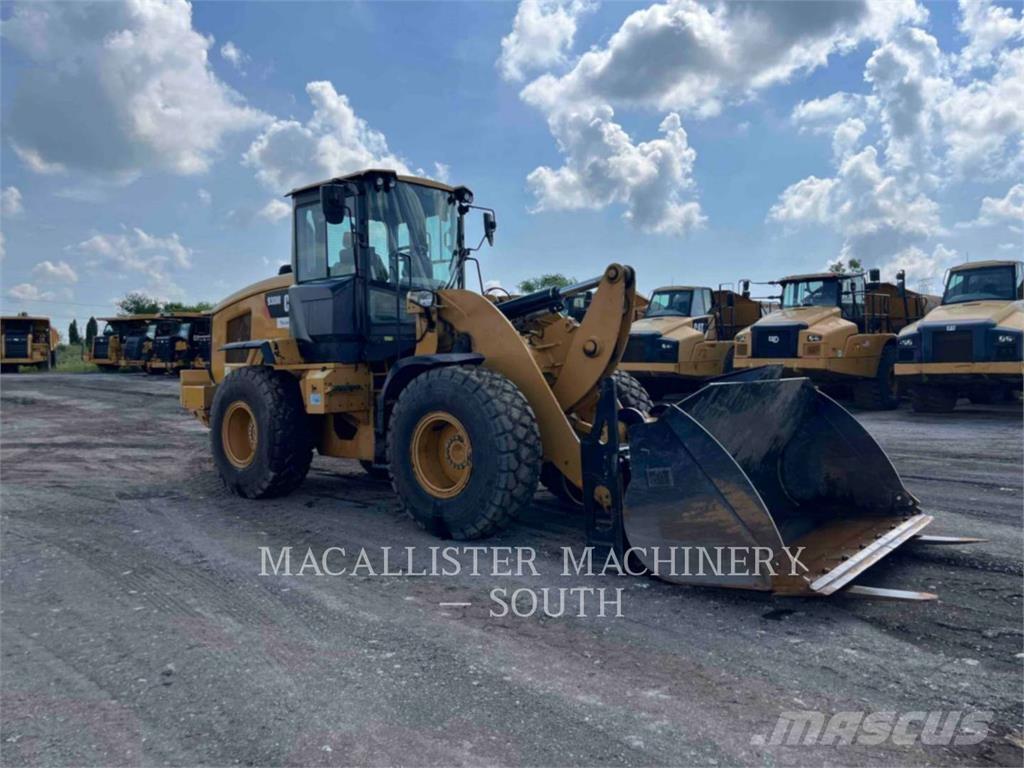 CAT 930M Kolesni nakladalci