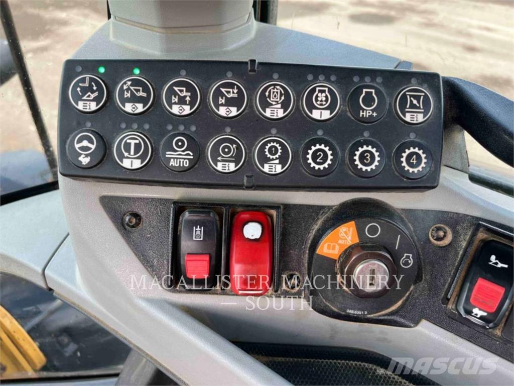 CAT 930M Kolesni nakladalci