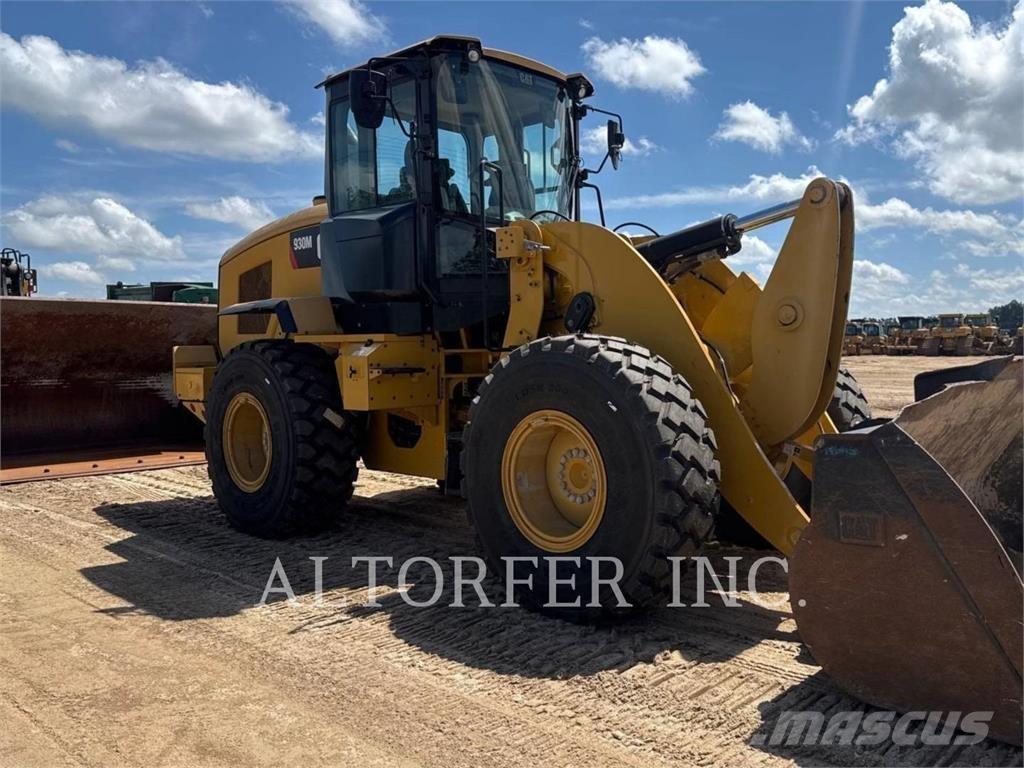 CAT 930M Kolesni nakladalci