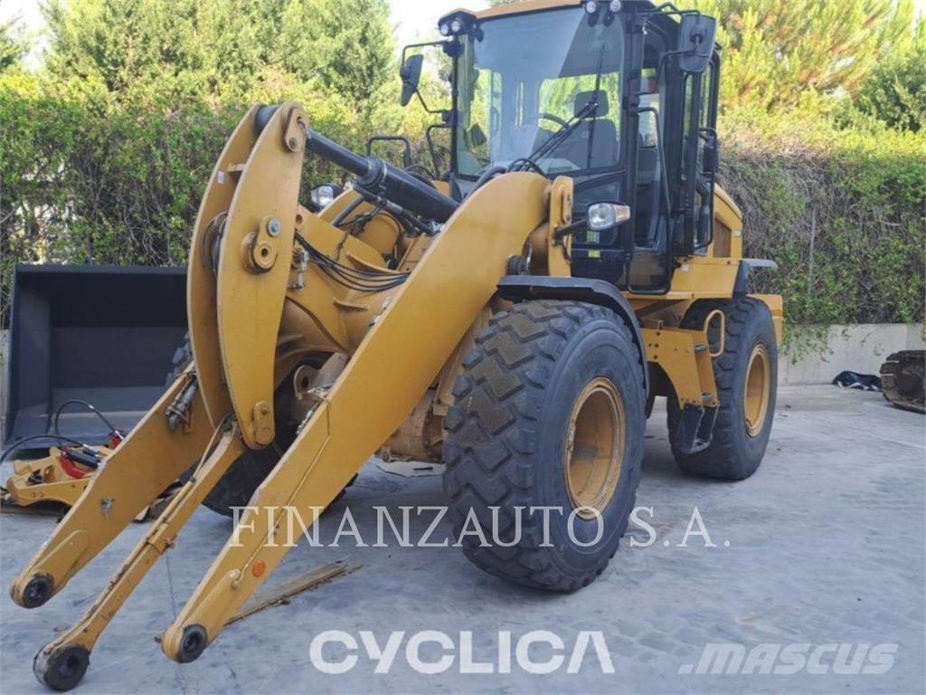 CAT 930M Kolesni nakladalci