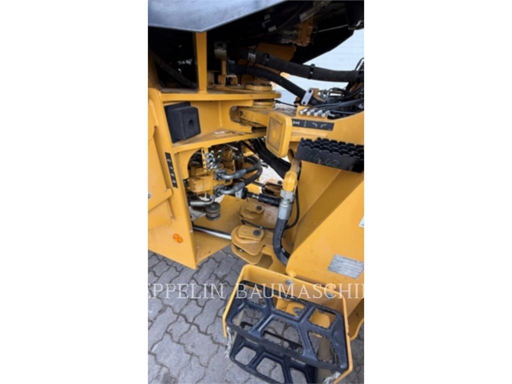 CAT 930M Kolesni nakladalci