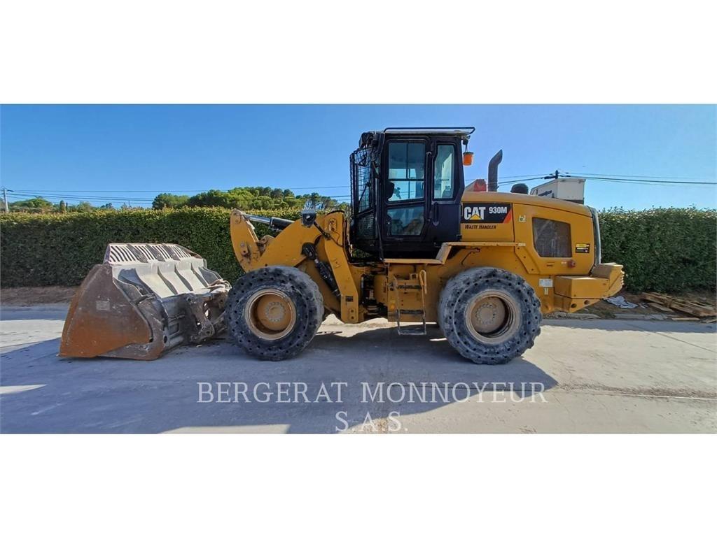 CAT 930M Kolesni nakladalci