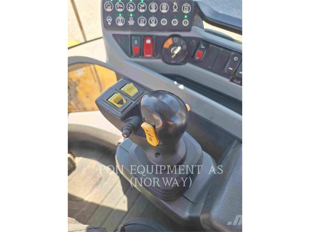 CAT 930M Kolesni nakladalci