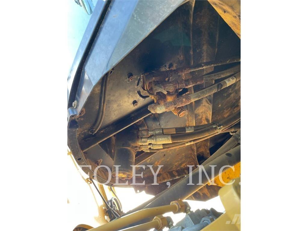 CAT 930M Kolesni nakladalci
