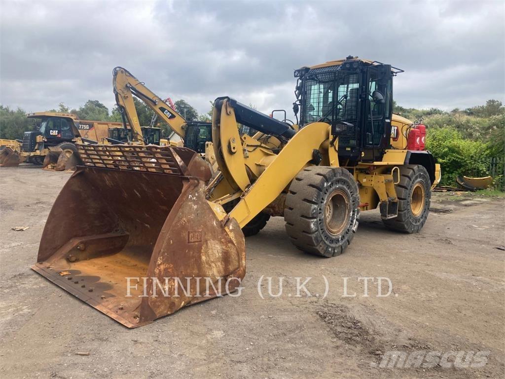 CAT 930M Kolesni nakladalci