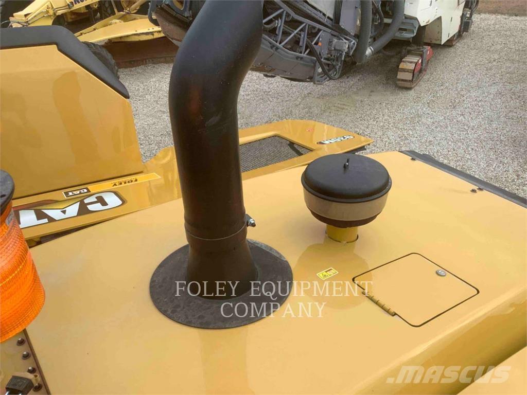 CAT 930M Kolesni nakladalci