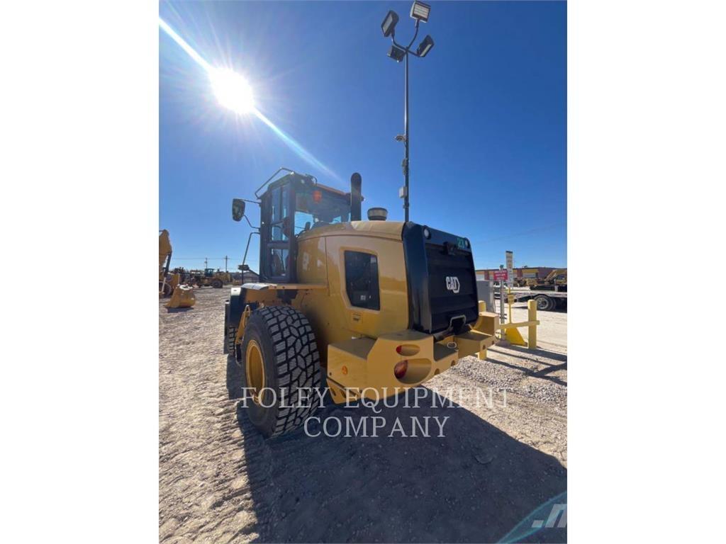 CAT 930M Kolesni nakladalci