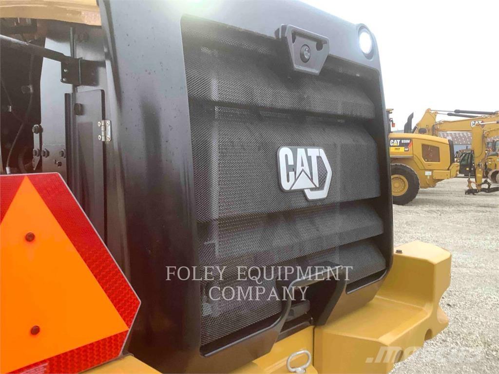 CAT 930M Kolesni nakladalci