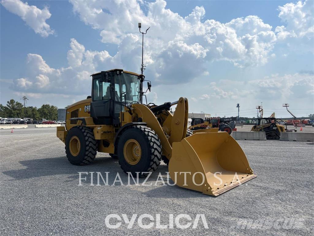 CAT 930M Kolesni nakladalci