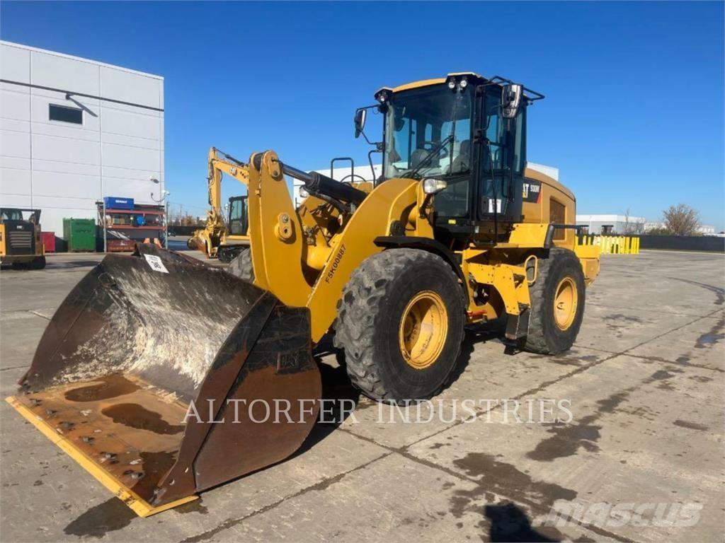 CAT 930M Kolesni nakladalci