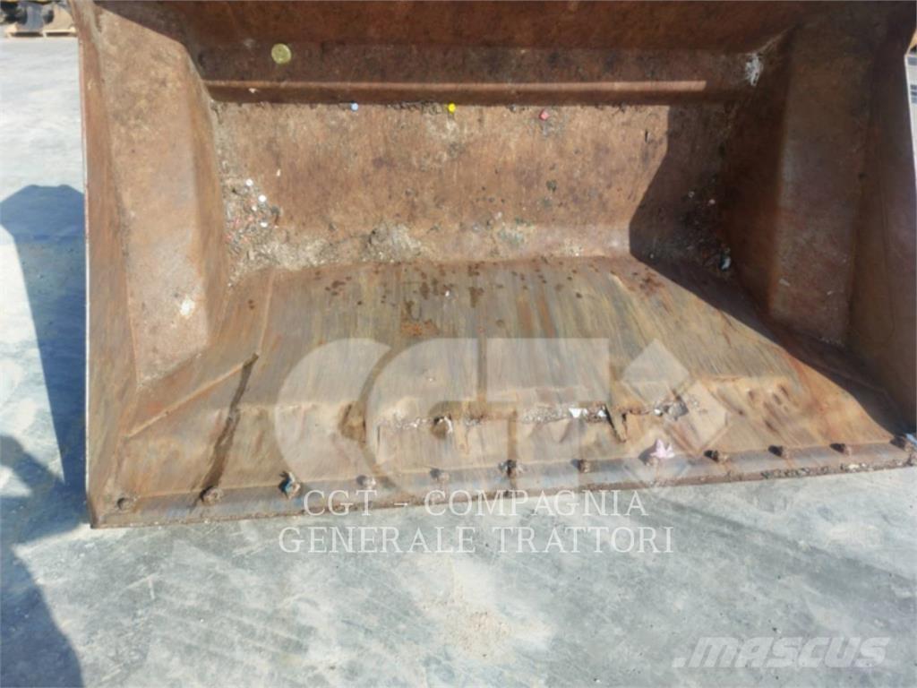 CAT 930M Kolesni nakladalci