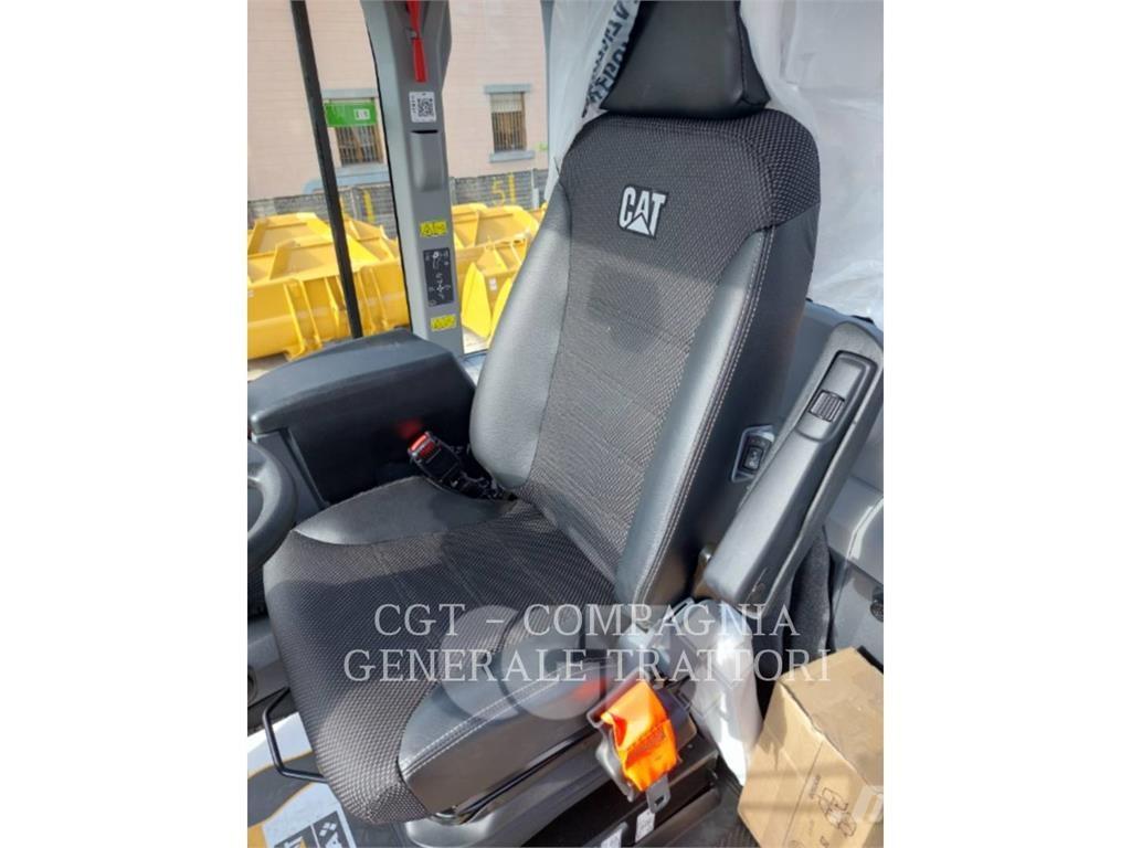 CAT 930M Kolesni nakladalci