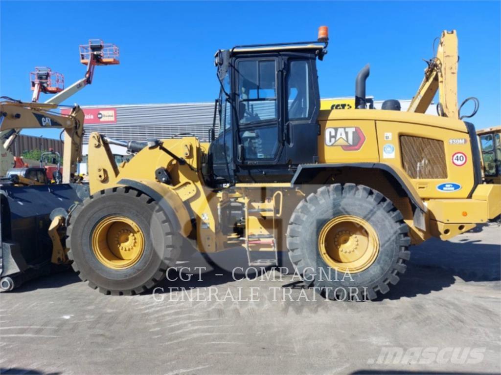 CAT 930M Kolesni nakladalci