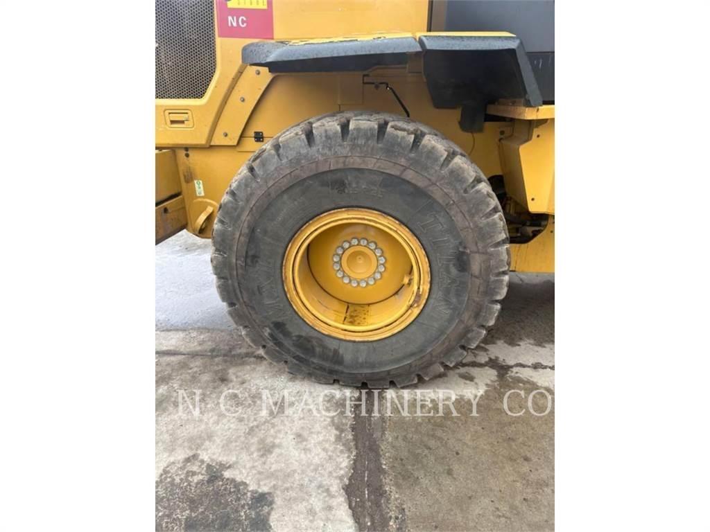 CAT 930M Kolesni nakladalci