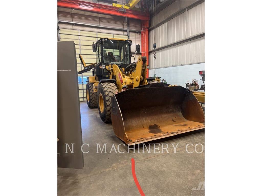 CAT 930M Kolesni nakladalci