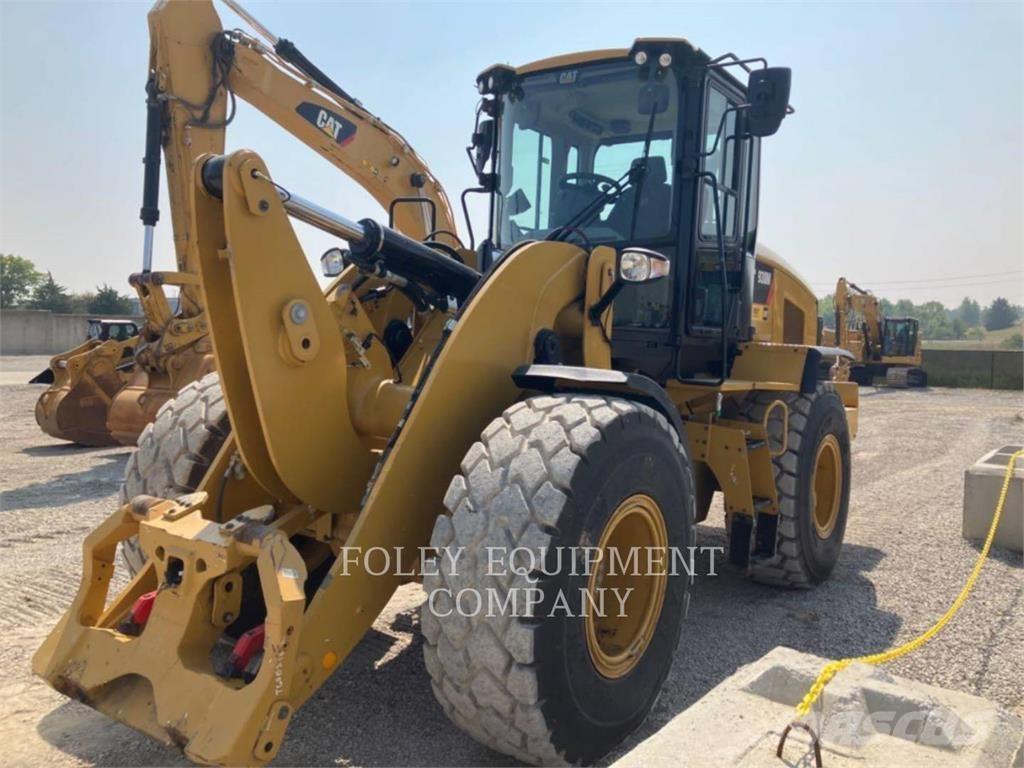 CAT 930M Kolesni nakladalci