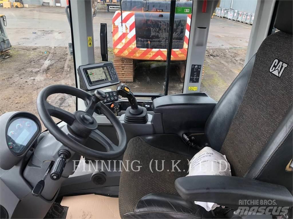 CAT 930M Kolesni nakladalci