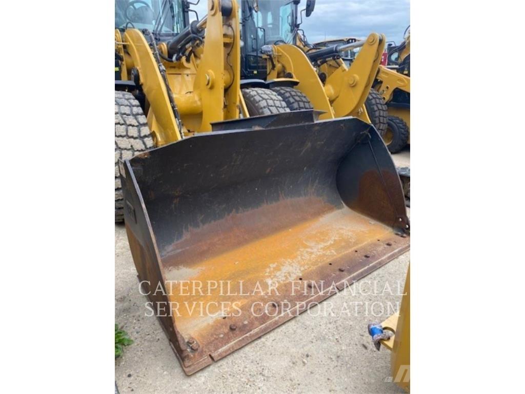 CAT 930M Kolesni nakladalci