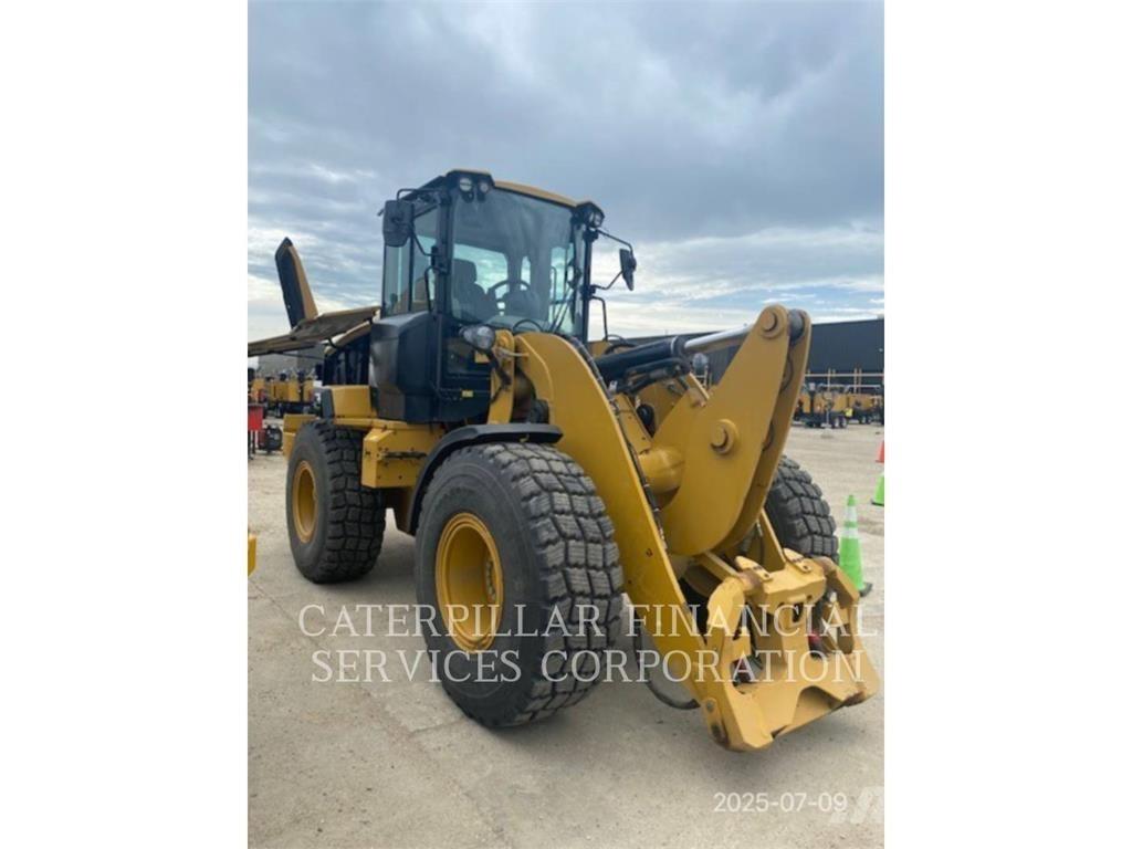 CAT 930M Kolesni nakladalci