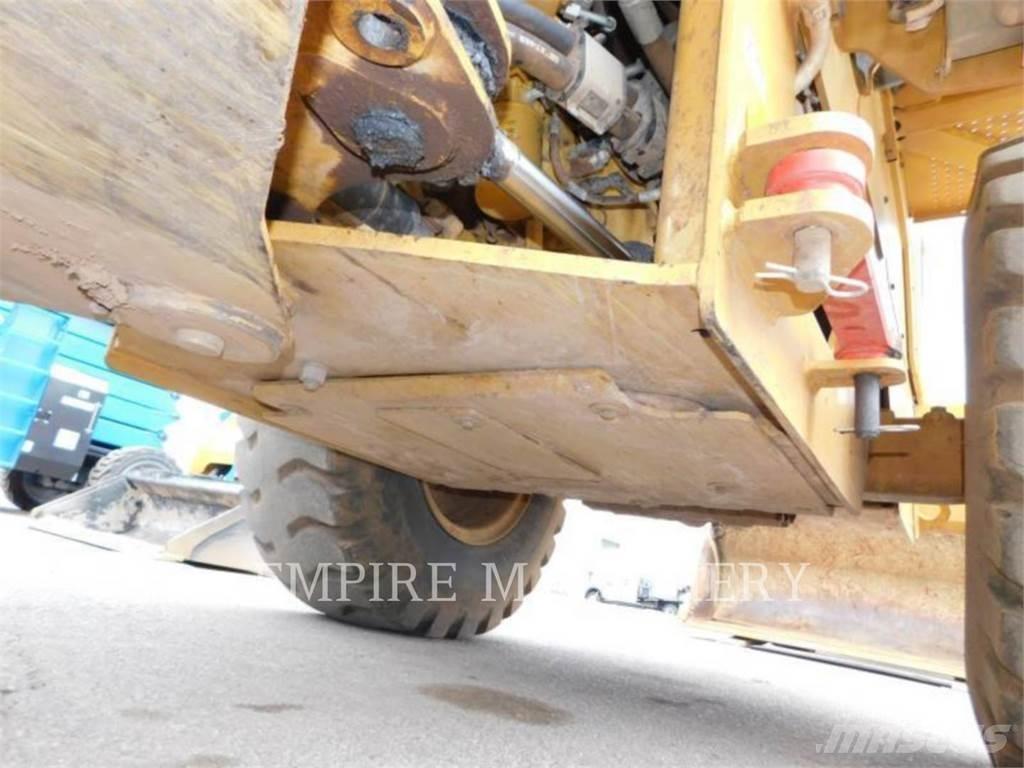 CAT 930M FC Kolesni nakladalci