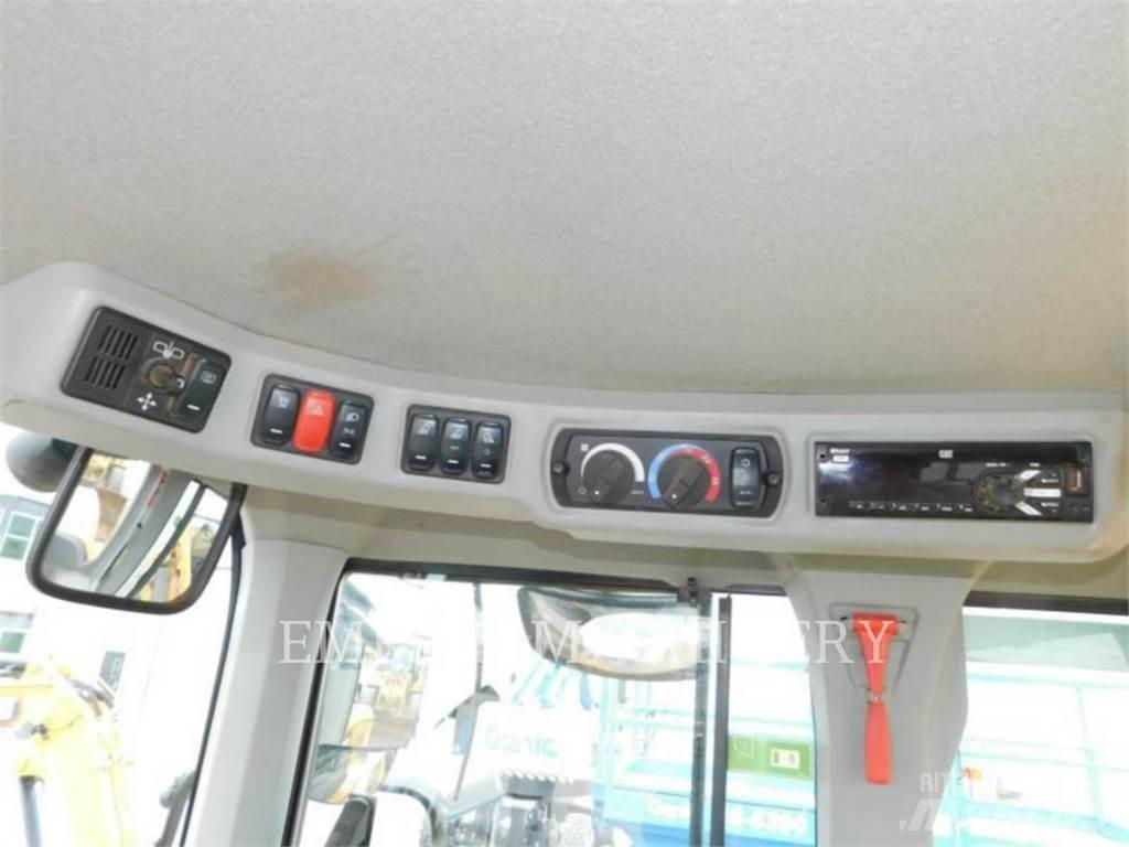 CAT 930M FC Kolesni nakladalci