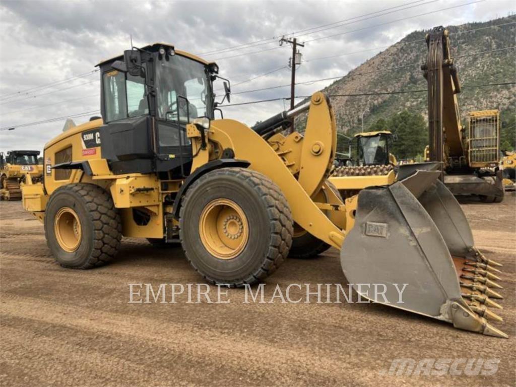 CAT 930M FC Kolesni nakladalci