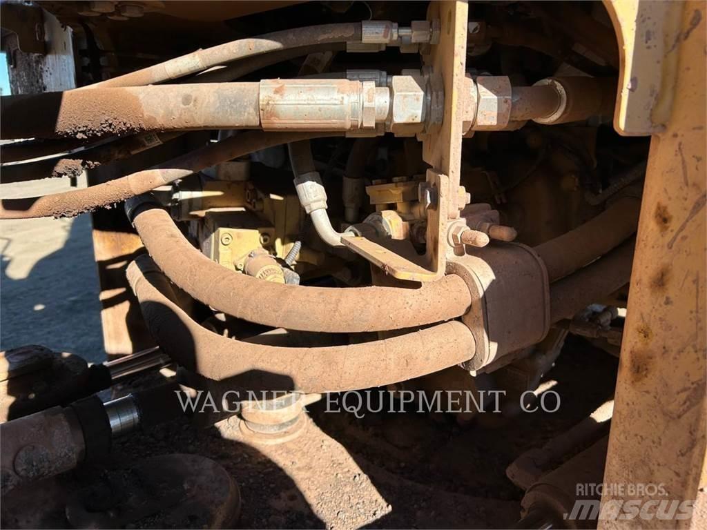 CAT 930M FC Kolesni nakladalci