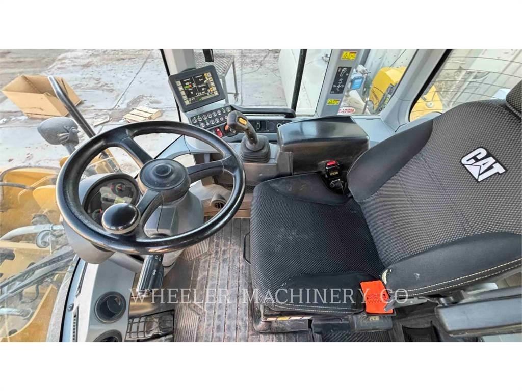 CAT 930M QC Kolesni nakladalci