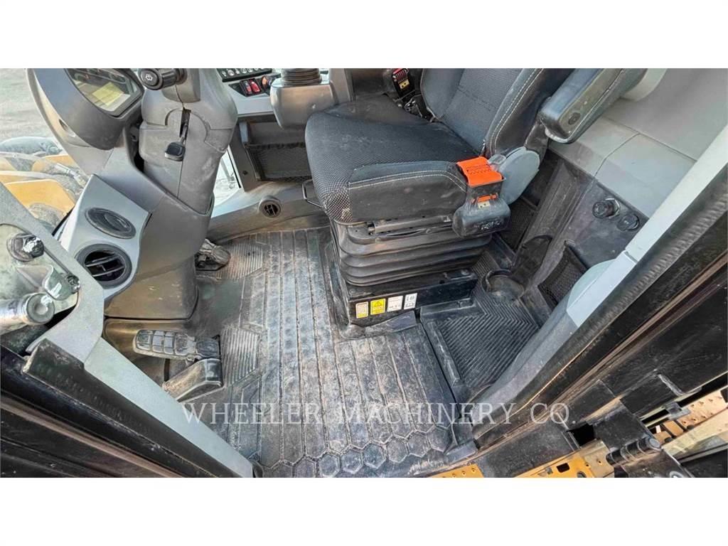 CAT 930M QC Kolesni nakladalci