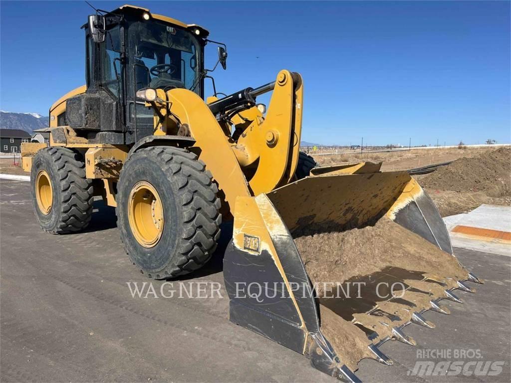 CAT 938 Kolesni nakladalci