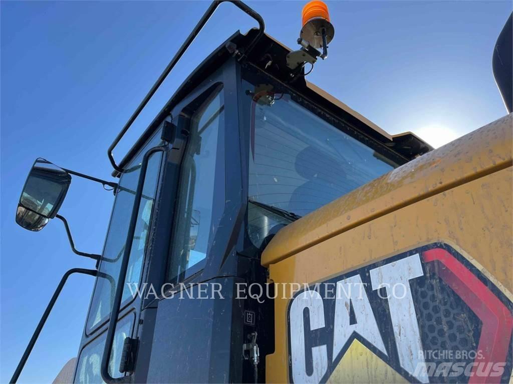 CAT 938 Kolesni nakladalci
