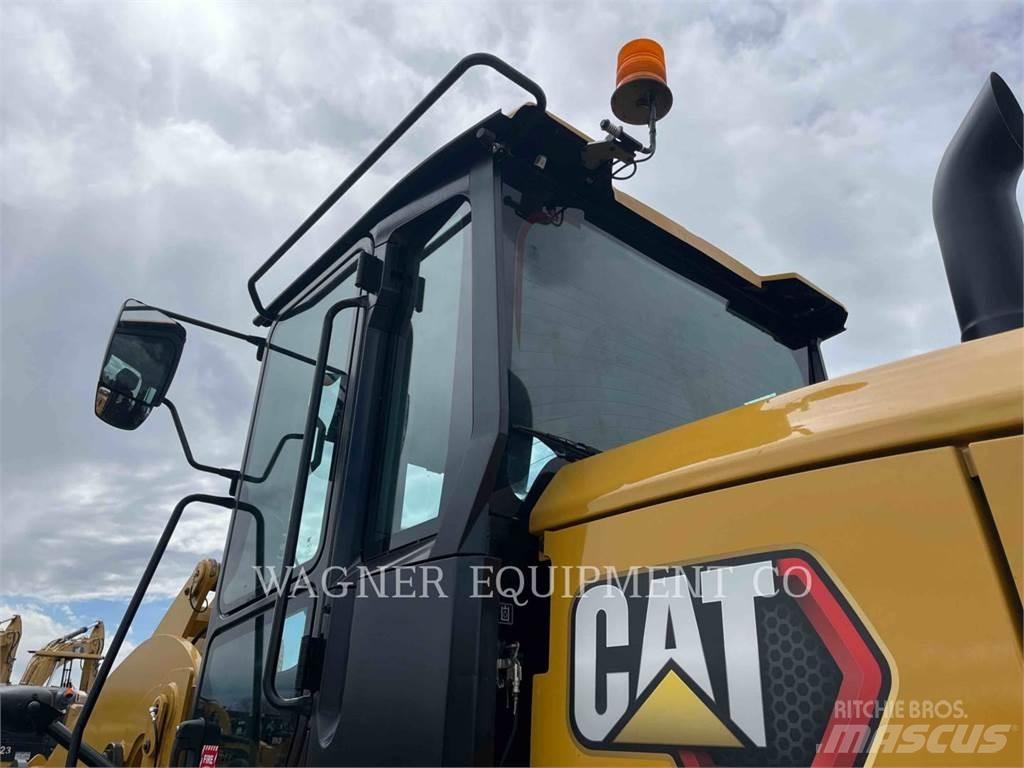 CAT 938 Kolesni nakladalci