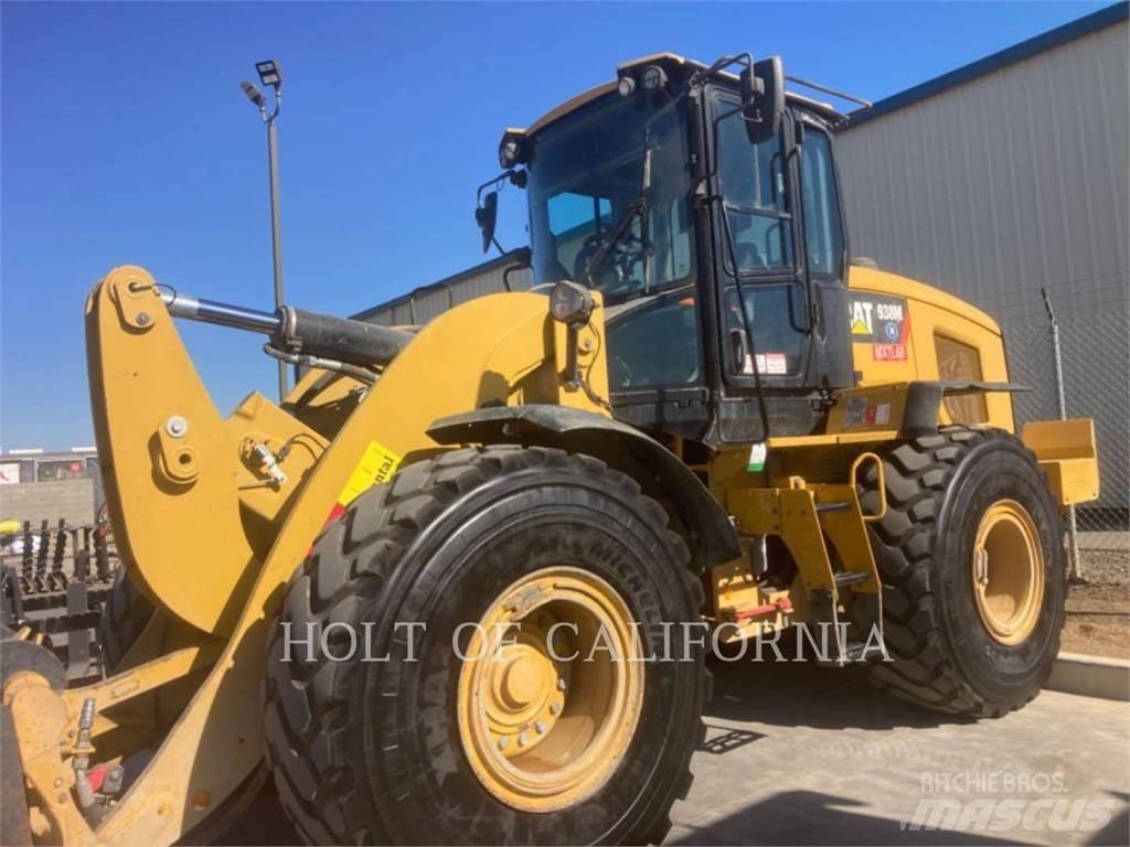 CAT 938 Kolesni nakladalci
