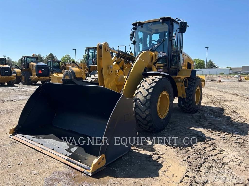 CAT 938 Kolesni nakladalci