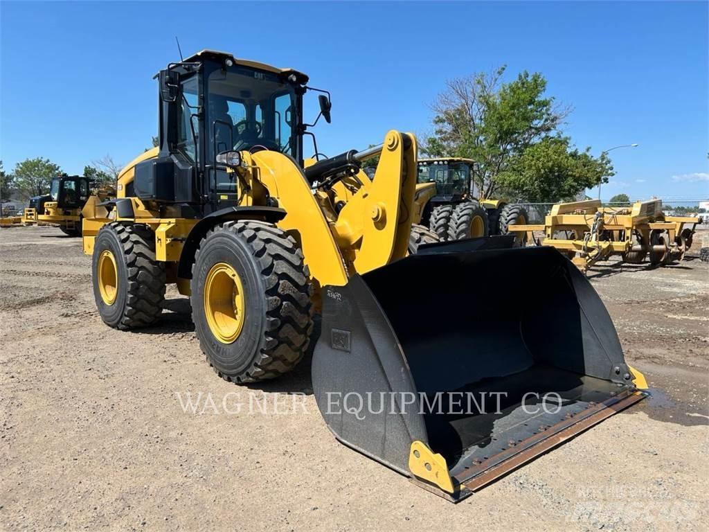 CAT 938 Kolesni nakladalci