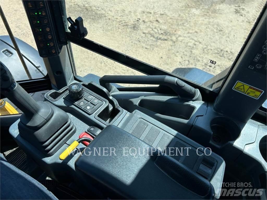 CAT 938 Kolesni nakladalci