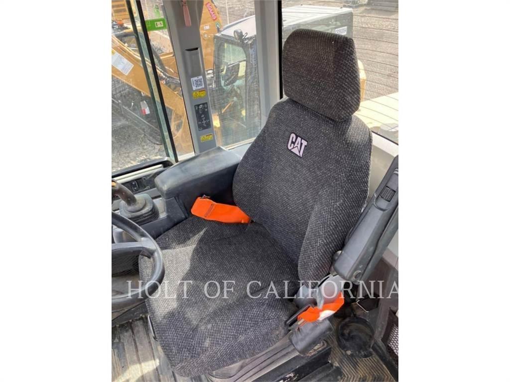 CAT 938 Kolesni nakladalci