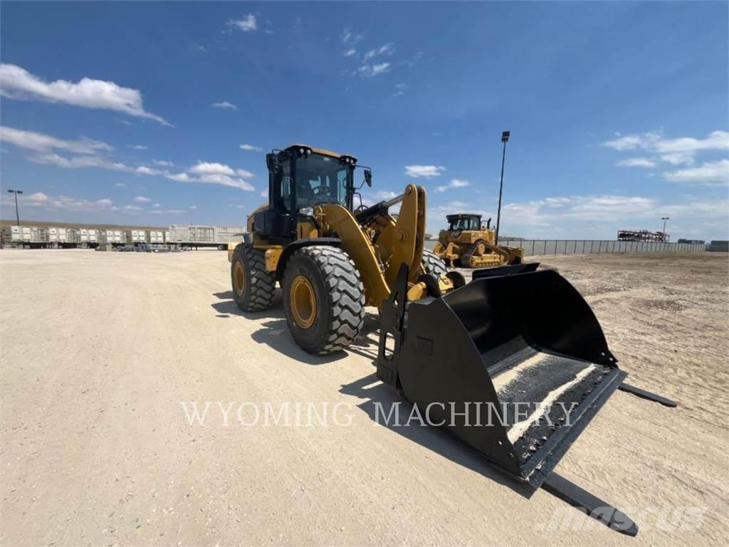 CAT 938 Kolesni nakladalci