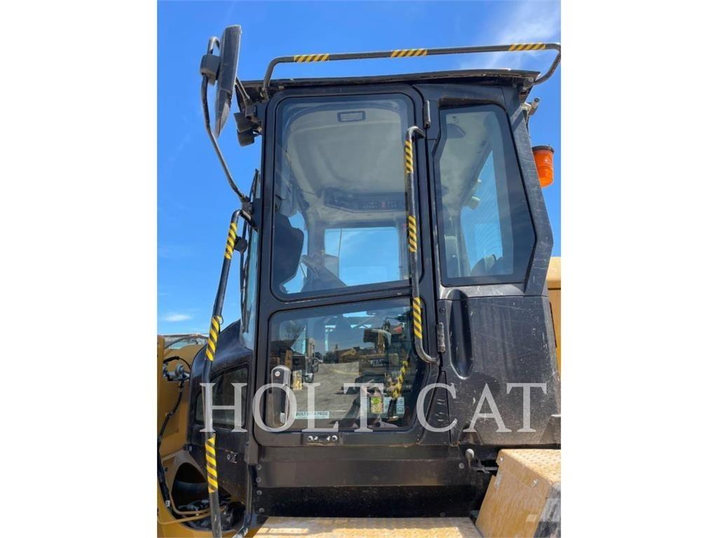 CAT 938 QC Kolesni nakladalci