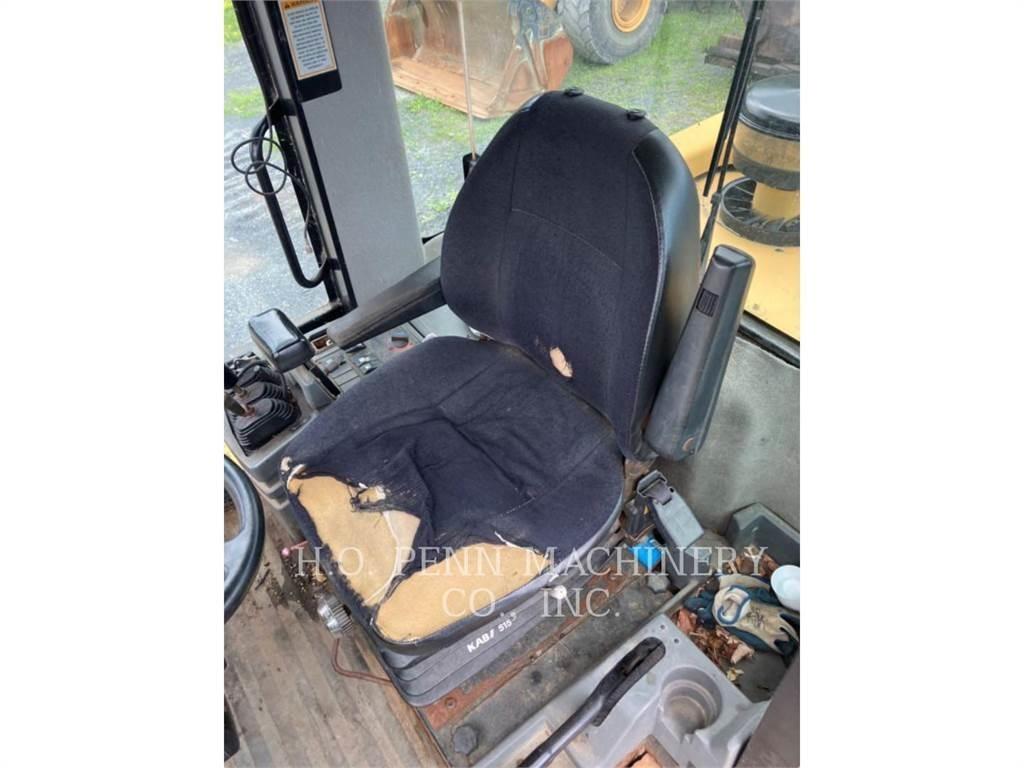 CAT 938GII Kolesni nakladalci